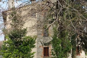 Porzione di rustico con terreno di pertinenza