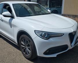 Alfa Romeo Stelvio 2.2 Turbodiesel 150 CV AT8 RWD 
