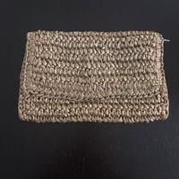 Pochette in rafia dorata
