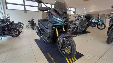 Voge SR 450 X - l'unico BICILINDRICO