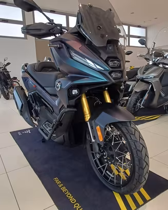 Voge SR 450 X - l'unico BICILINDRICO