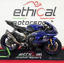 Noleggio yamaha r6 uso pista /gare