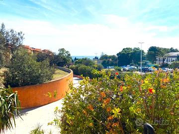 Margine rosso bivano panoramico lato mare