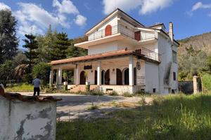 Villa di 510 m² con più di 5 locali e box auto dop