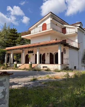 Villa di 510 m² con più di 5 locali e box auto dop