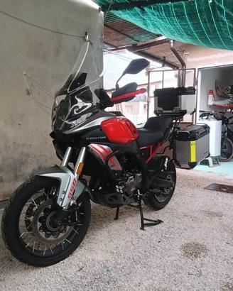 Moto QJ550 srt