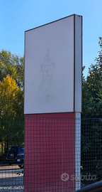 Totem retro illuminto