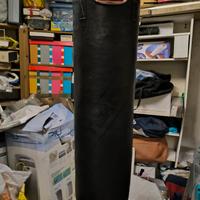 Sacco Boxe 32kg con catena e placca 
