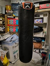 Sacco Boxe 32kg con catena e placca 