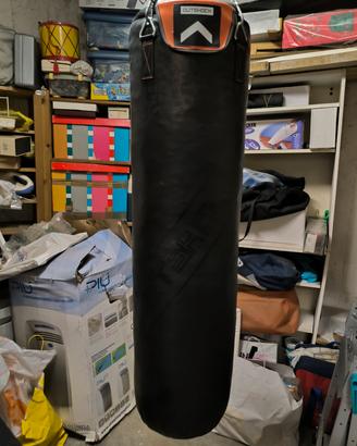 Sacco Boxe 32kg con catena e placca 