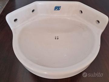 Piccolo lavabo vintage in ceramica bianca Marchio