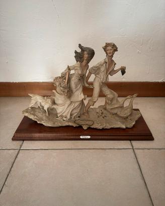 Statua in porcellana di Capodimonte / V. Cortese