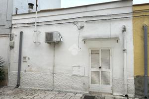 2 LOCALI A CANOSA DI PUGLIA