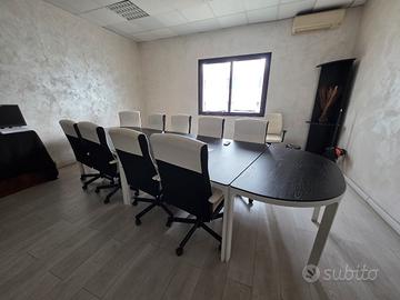 tavolo riunioni con 12 poltrone