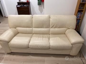 Coppia di divani in eco pelle