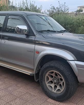 mitsubishi L 200 anno 2000