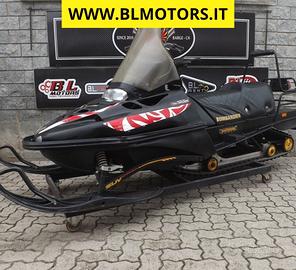 Motoslitta sky doo skandic wide track/suv 600