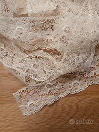 Finitura in pizzo colore écru lungh cm 520 circa