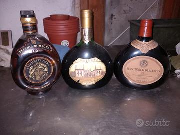 Vecchie bottiglie di liquori