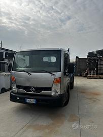 Nissan Cabstar ribaltabile trilaterale