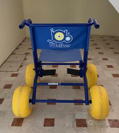 Sedia a rotelle disabile per la spiaggia