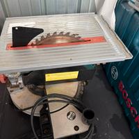 Varie attrezzature disponibili, come da foto