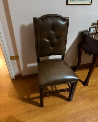 Coppia di sedie in pelle capitonné