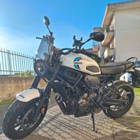 YAMAHA XSR 700- 2023- 4.500 KM-UNIPROP.-GARANTITA