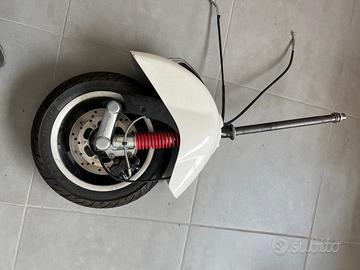 Piantone Vespa 300 Gts 2008 senza parafango