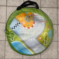 Pista per macchinine e tenda-razzo pieghevoli