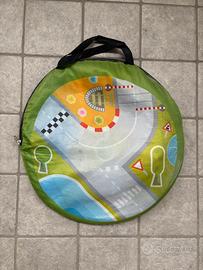 Pista per macchinine e tenda-razzo pieghevoli