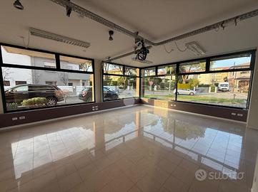 NEGOZIO A SELVAZZANO DENTRO