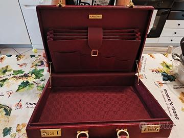 valigetta Must de Cartier in pelle bordeaux 