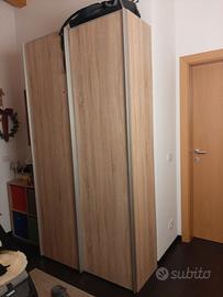 Armadio con porte scorrevoli