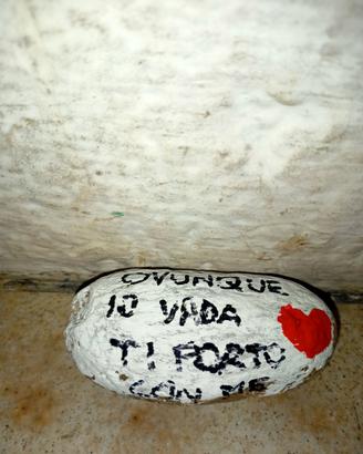 Sasso decorato a tema S.Valentino