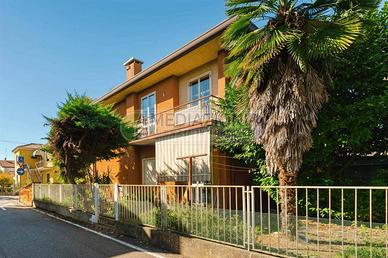 Villa di 210 m² con più di 5 locali e box auto a M