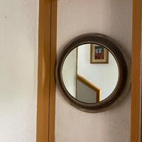 Specchio e portaombrelli in metallo decorato