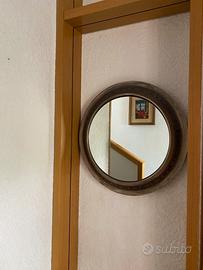 Specchio e portaombrelli in metallo decorato