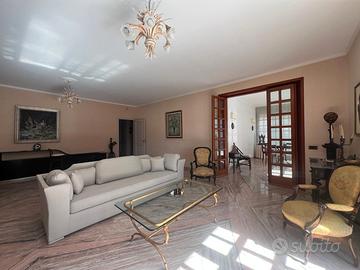 Prestigioso appartamento con veranda VISTA MARE