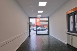NEGOZIO LUMINOSO,  PRONTO DA UTILIZZARE 