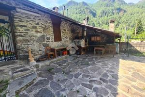 CASA SEMINDIPENDENTE A GROSCAVALLO