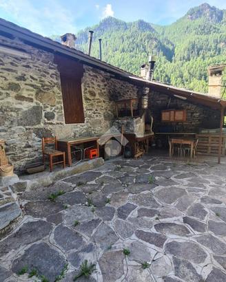 CASA SEMINDIPENDENTE A GROSCAVALLO