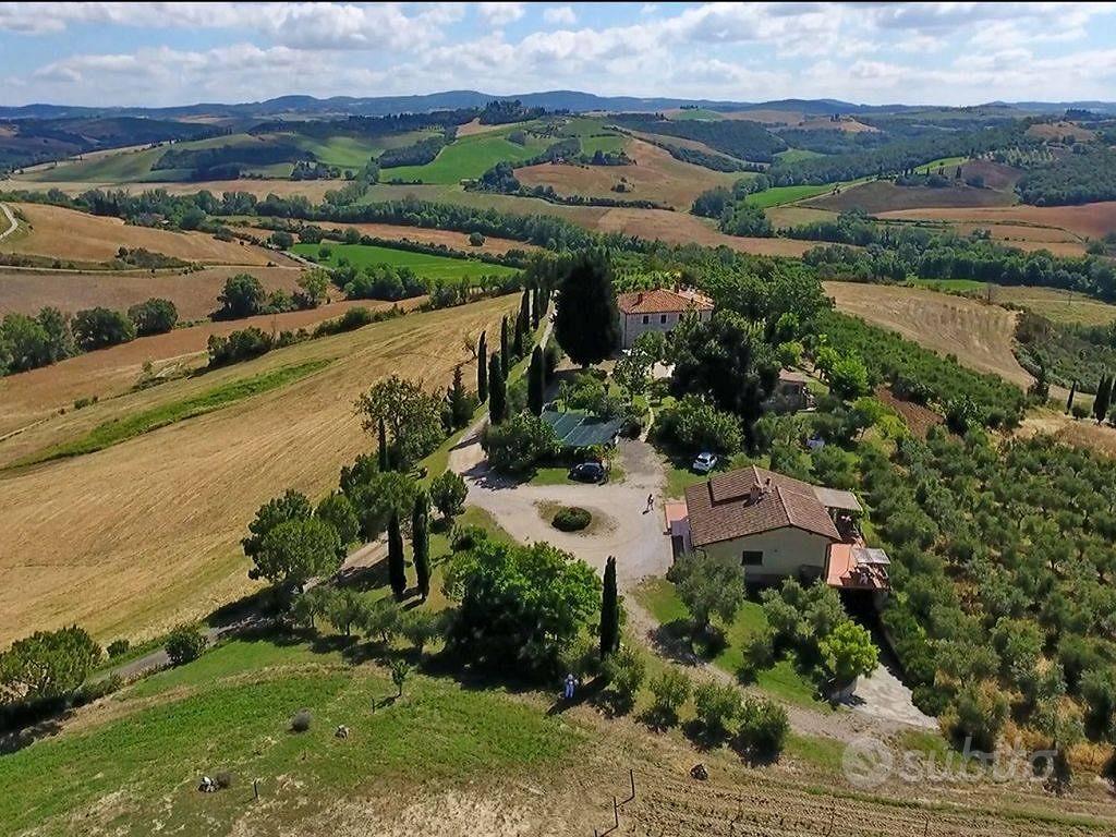 Rustico / Casale di 850 m² con più di 5 locali e b - Vista 4
