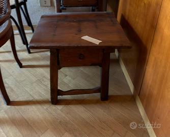 Comodino in legno massello