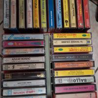 30 musicassette varie + valigetta