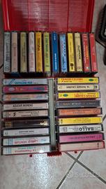 30 musicassette varie + valigetta