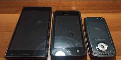 Tre telefoni cellulari Huawei Samsung Leagoo 