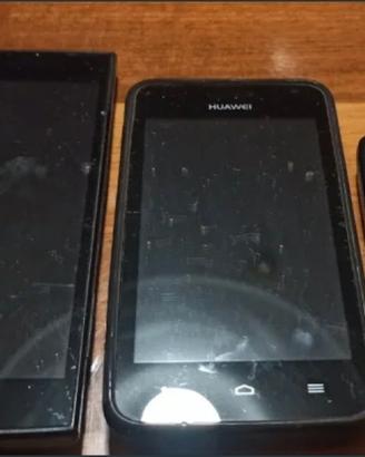 Tre telefoni cellulari Huawei Samsung Leagoo 