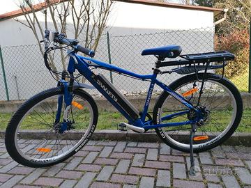 Bici uomo pedalata assistita