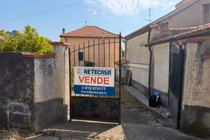 Loano si propone villetta con giardino e box auto
